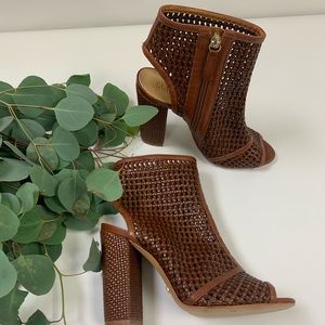 Schutz Anacris Woven Bootie Size 8 1/2!!!
